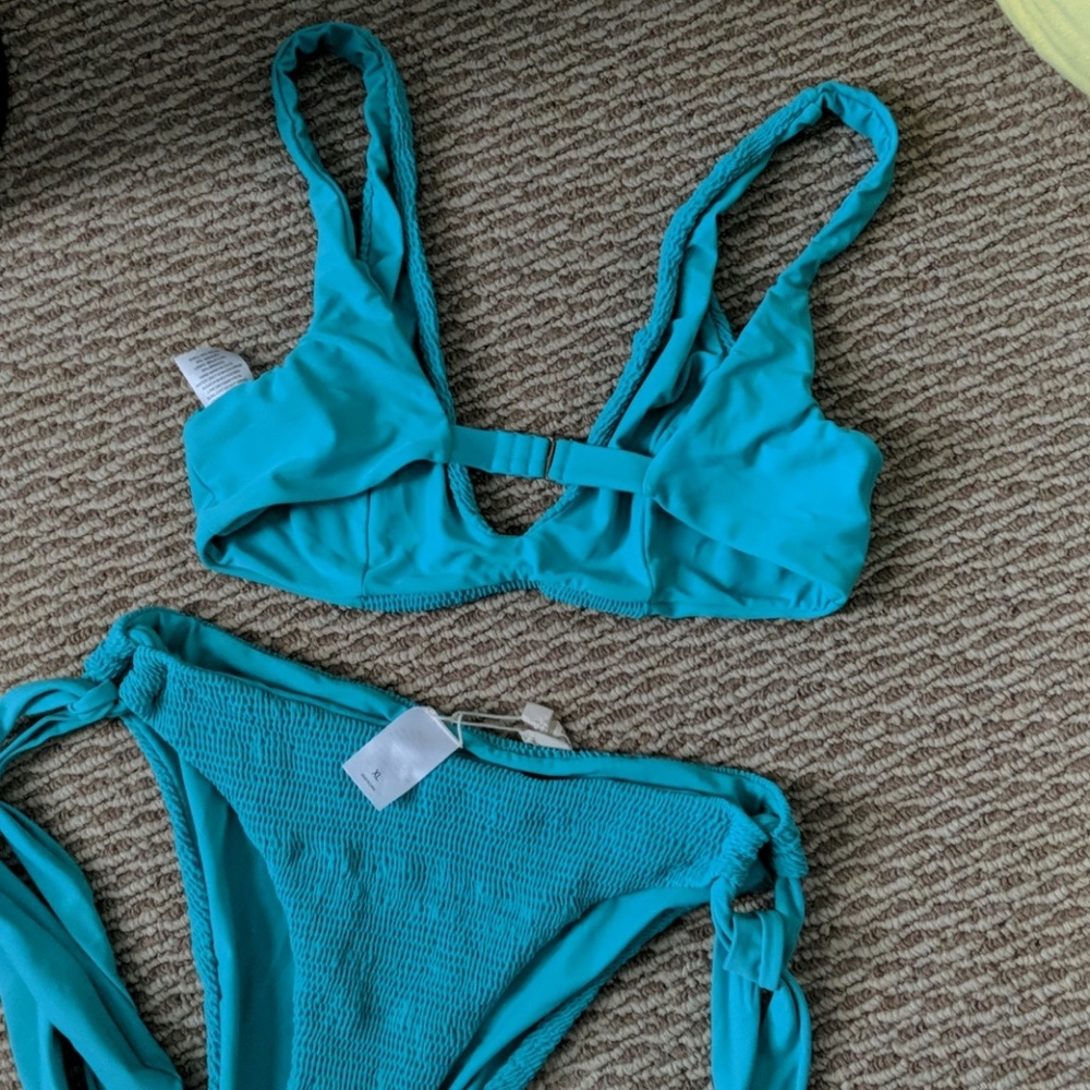 Bikini - Picture 2 of 2